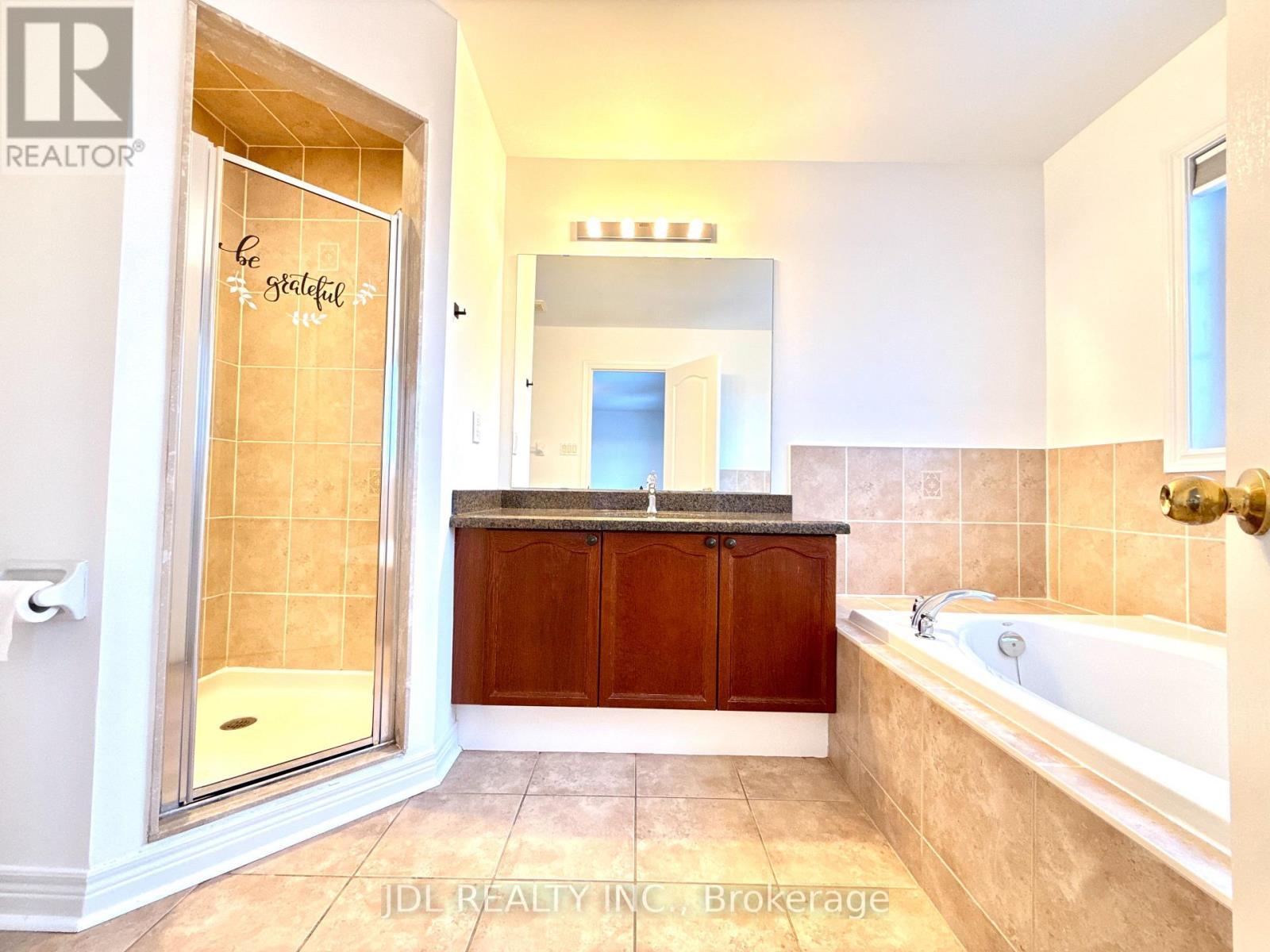 69 Gail Parks Crescent, Newmarket, ON - Indoor Photo Showing Bathroom