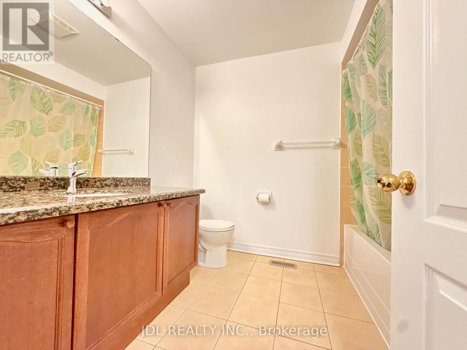 69 Gail Parks Crescent, Newmarket, ON - Indoor Photo Showing Bathroom