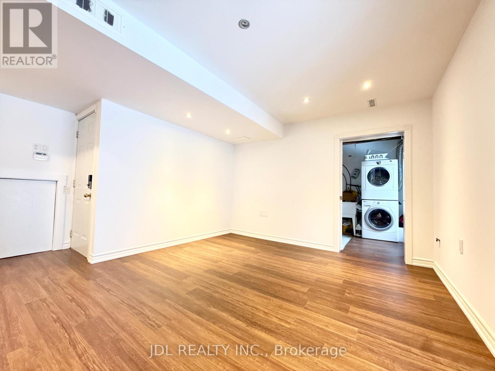 69 Gail Parks Crescent, Newmarket, ON - Indoor Photo Showing Other Room