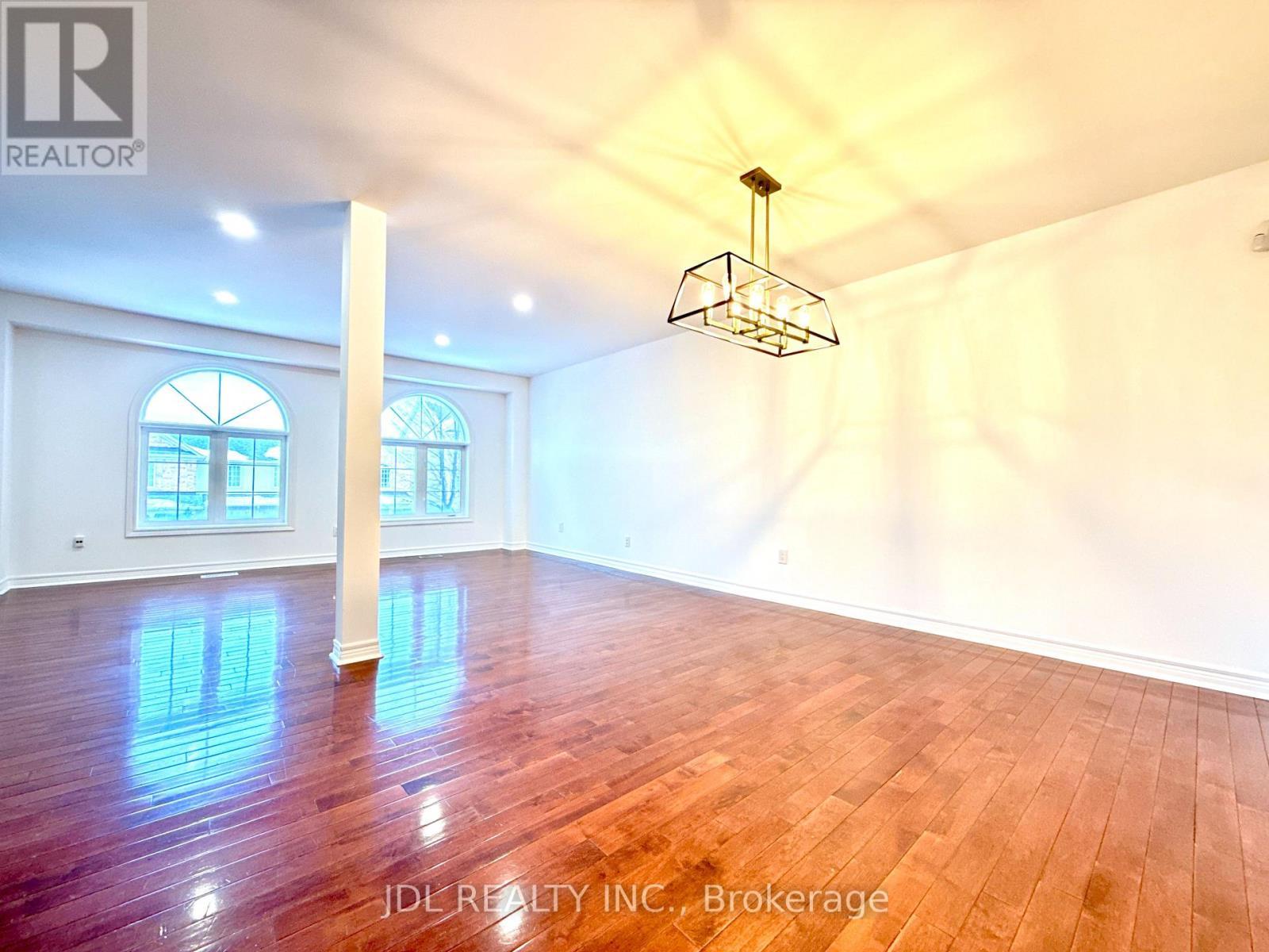 69 Gail Parks Crescent, Newmarket, ON - Indoor Photo Showing Other Room