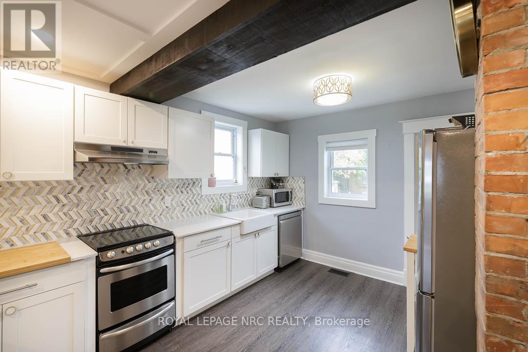 241 Vine Street, St. Catharines (Fairview), ON - Indoor Photo Showing Kitchen