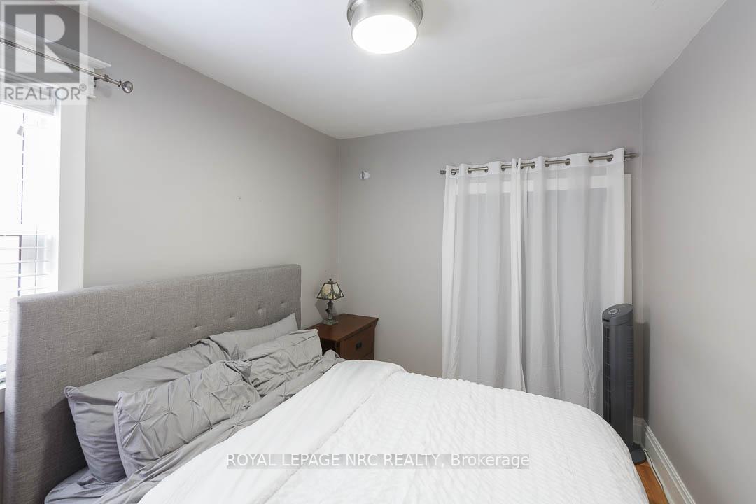 241 Vine Street, St. Catharines (Fairview), ON - Indoor Photo Showing Bedroom