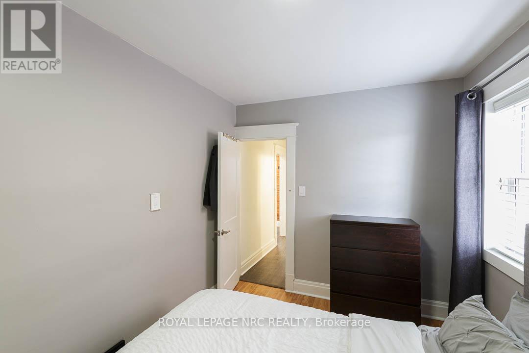 241 Vine Street, St. Catharines (Fairview), ON - Indoor Photo Showing Bedroom