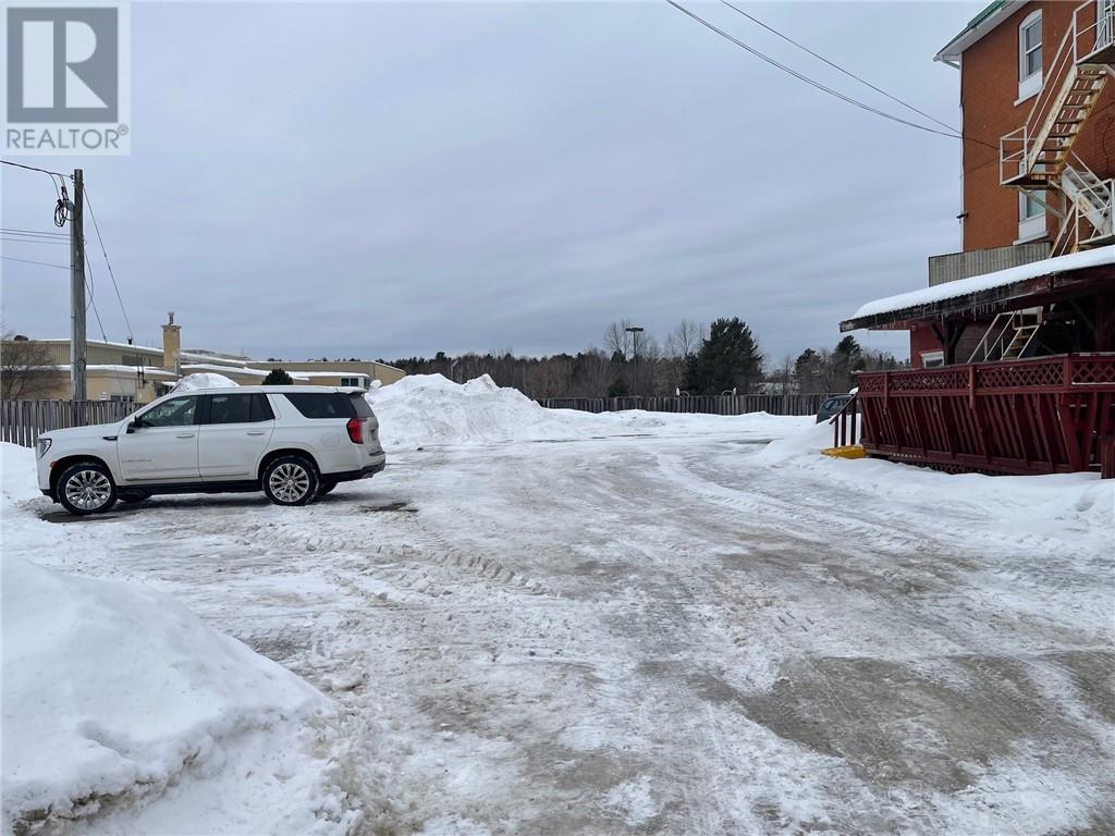 3650 Errington Avenue, Chelmsford, ON - Outdoor