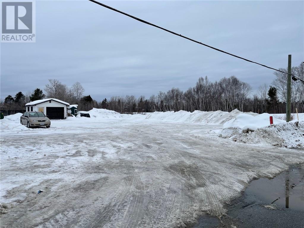 3650 Errington Avenue, Chelmsford, ON - Outdoor