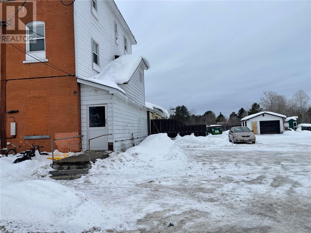 3650 Errington Avenue, Chelmsford, ON - Outdoor With Exterior