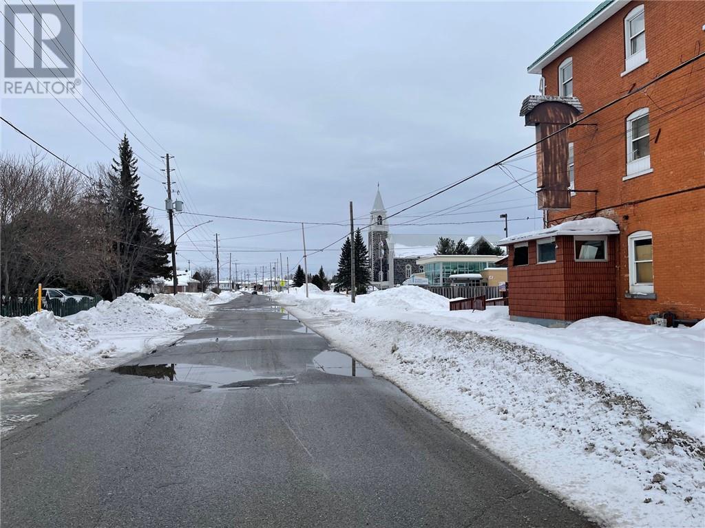 3650 Errington Avenue, Chelmsford, ON - Outdoor