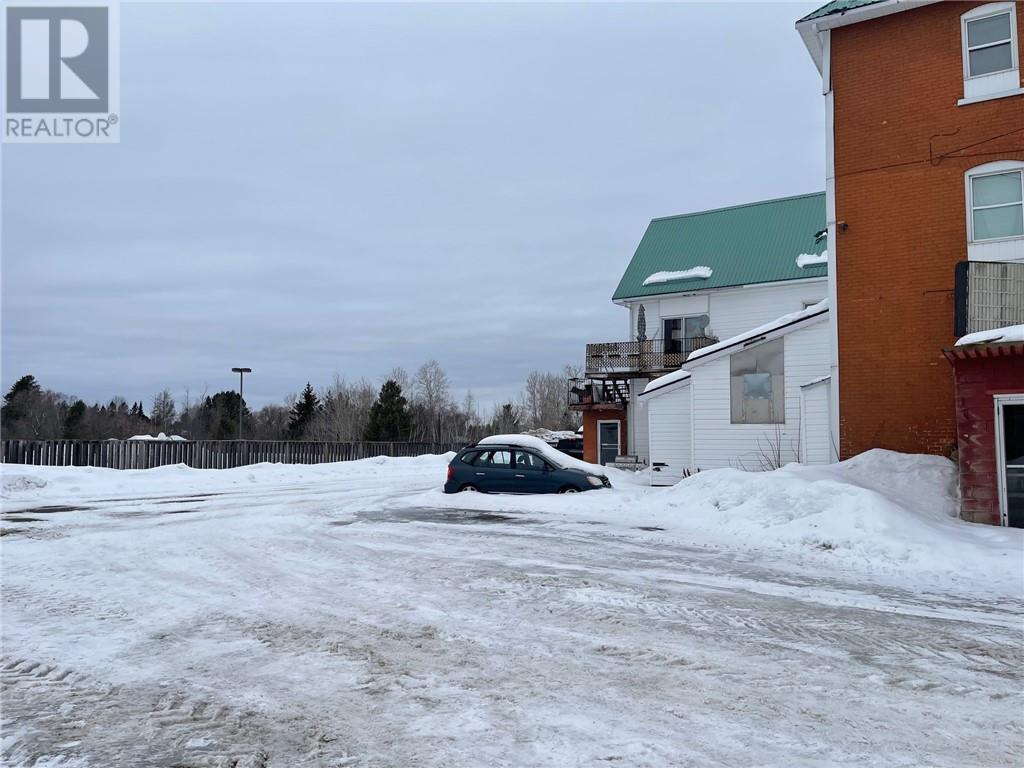 3650 Errington Avenue, Chelmsford, ON - Outdoor