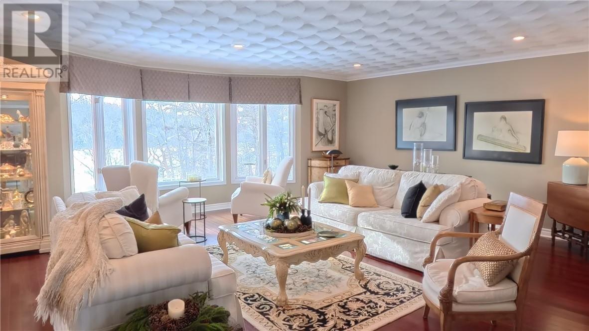 357 Clear Lake, Espanola, ON - Indoor Photo Showing Living Room