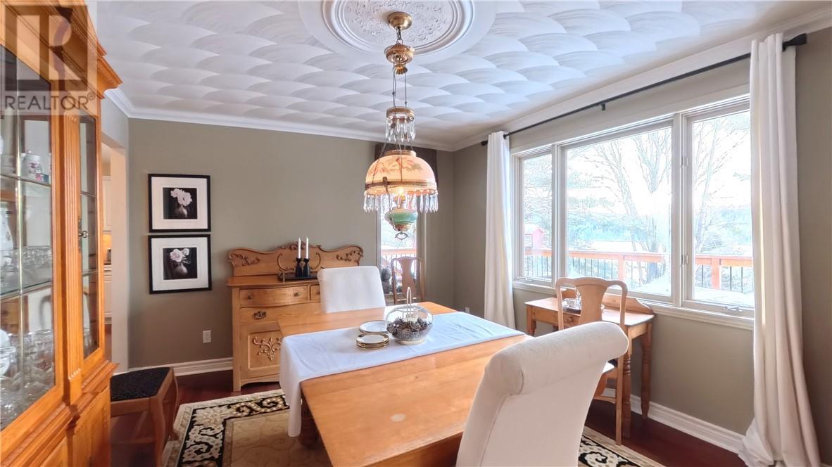 357 Clear Lake, Espanola, ON - Indoor Photo Showing Dining Room