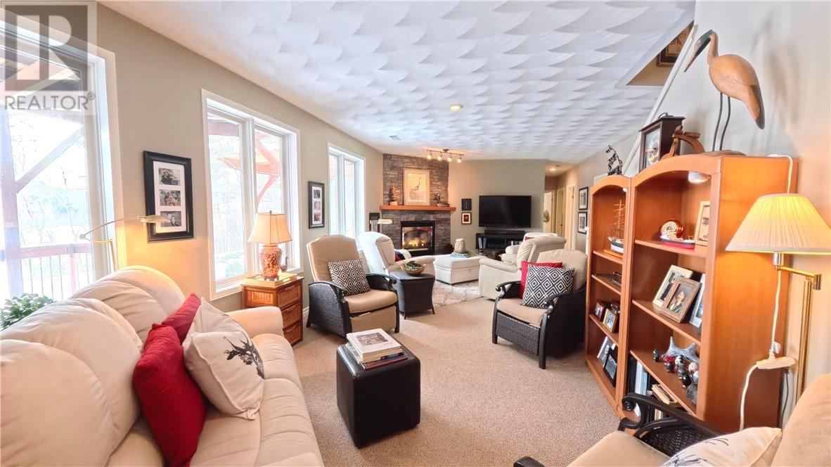 357 Clear Lake, Espanola, ON - Indoor Photo Showing Living Room