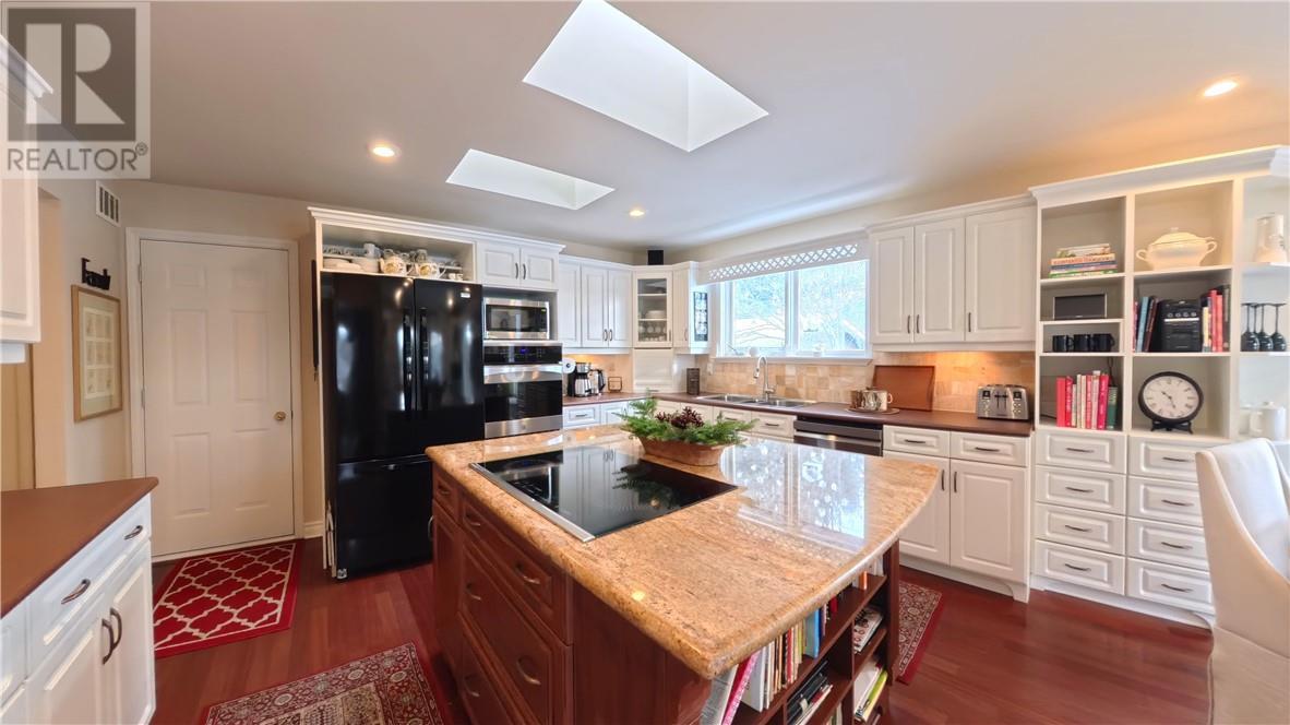 357 Clear Lake, Espanola, ON - Indoor Photo Showing Kitchen