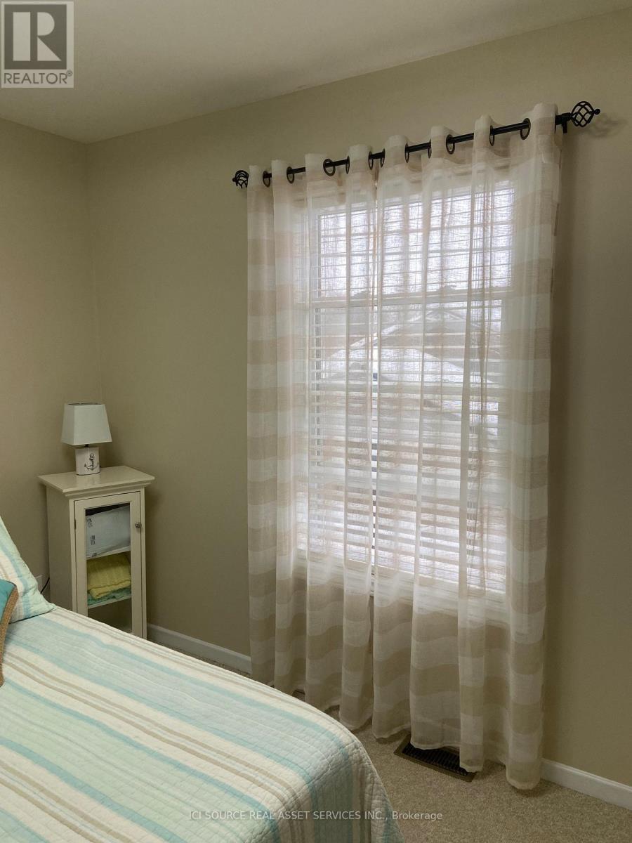 50 - 33 Pitt Street, Bayham, ON - Indoor Photo Showing Bedroom