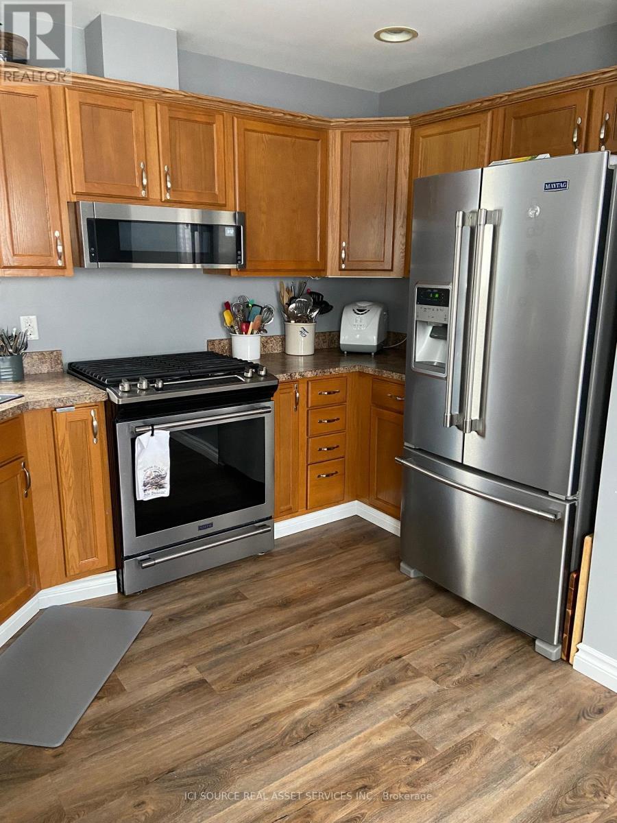 50 - 33 Pitt Street, Bayham, ON - Indoor Photo Showing Kitchen