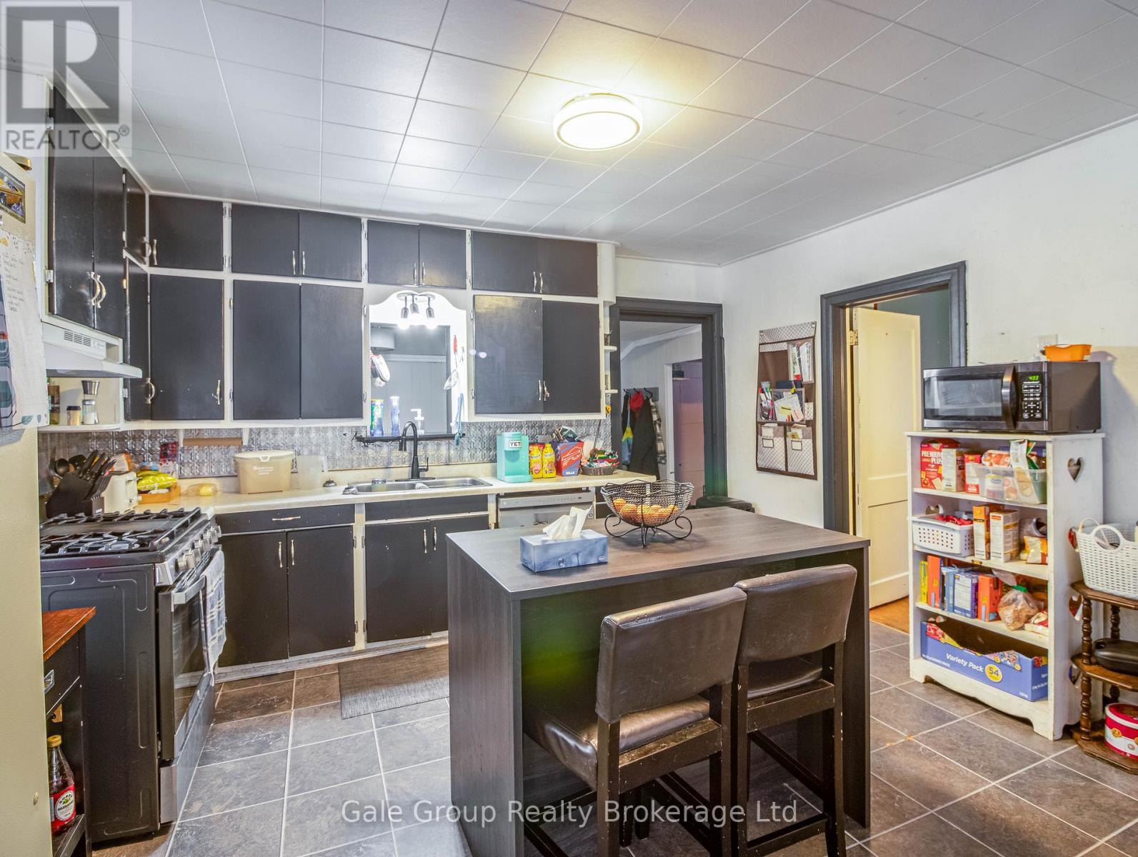 Kitchen with Island - 839 Dufferin Street, Woodstock (Woodstock - South), ON - Indoor