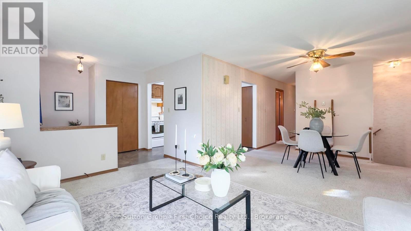 8 Dunsford Crescent, St. Marys, ON - Indoor Photo Showing Living Room