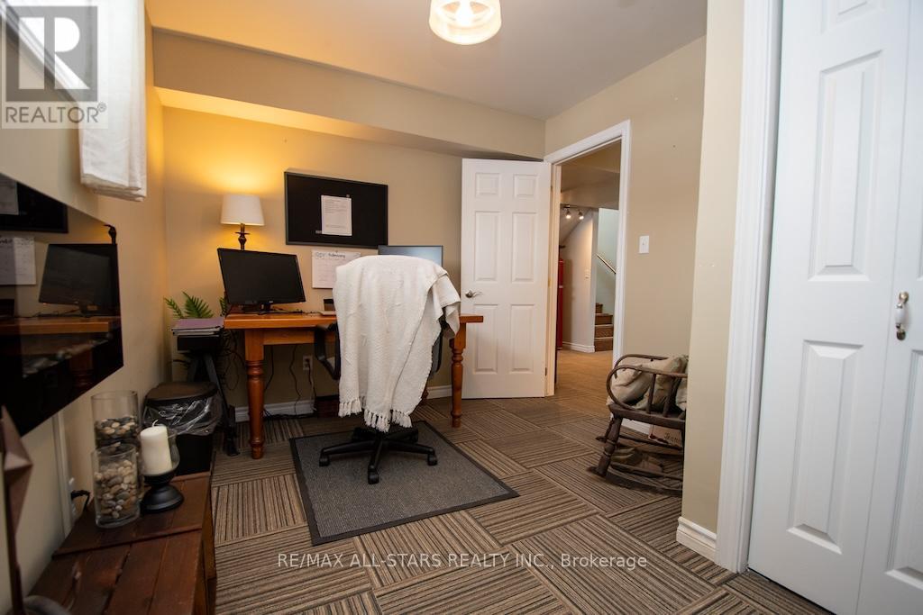 874 Monarch Road, Kawartha Lakes (Lindsay), ON - Indoor