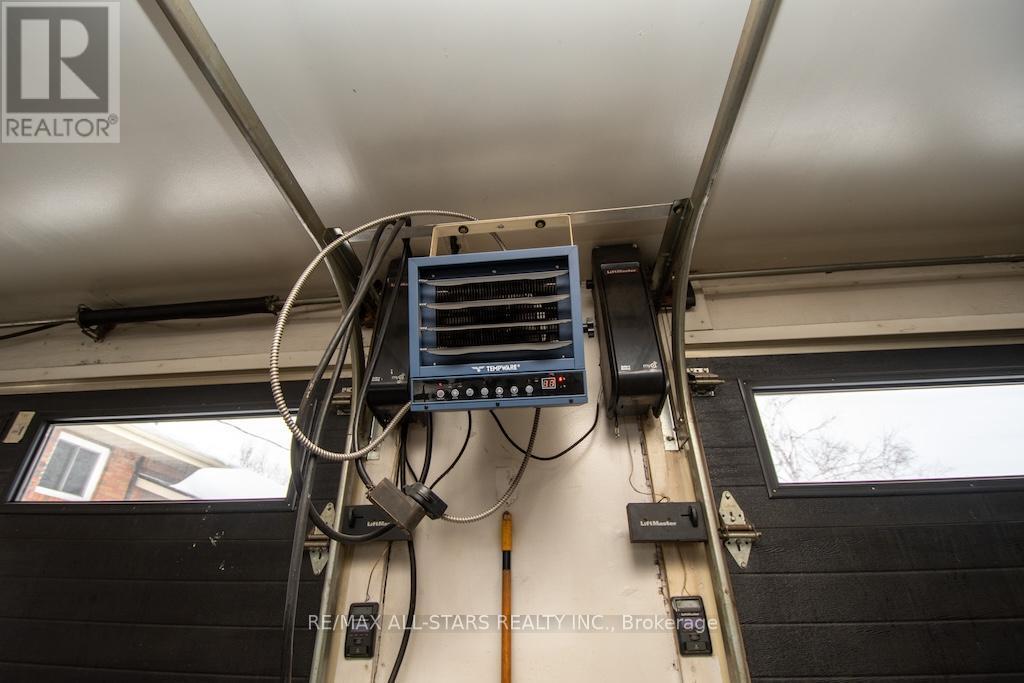 874 Monarch Road, Kawartha Lakes (Lindsay), ON - Indoor Photo Showing Garage