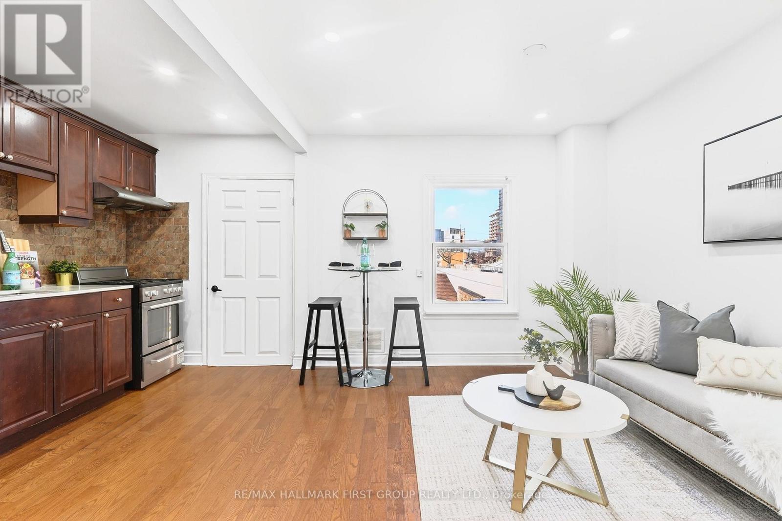 16 Archer Street, Toronto, ON - Indoor