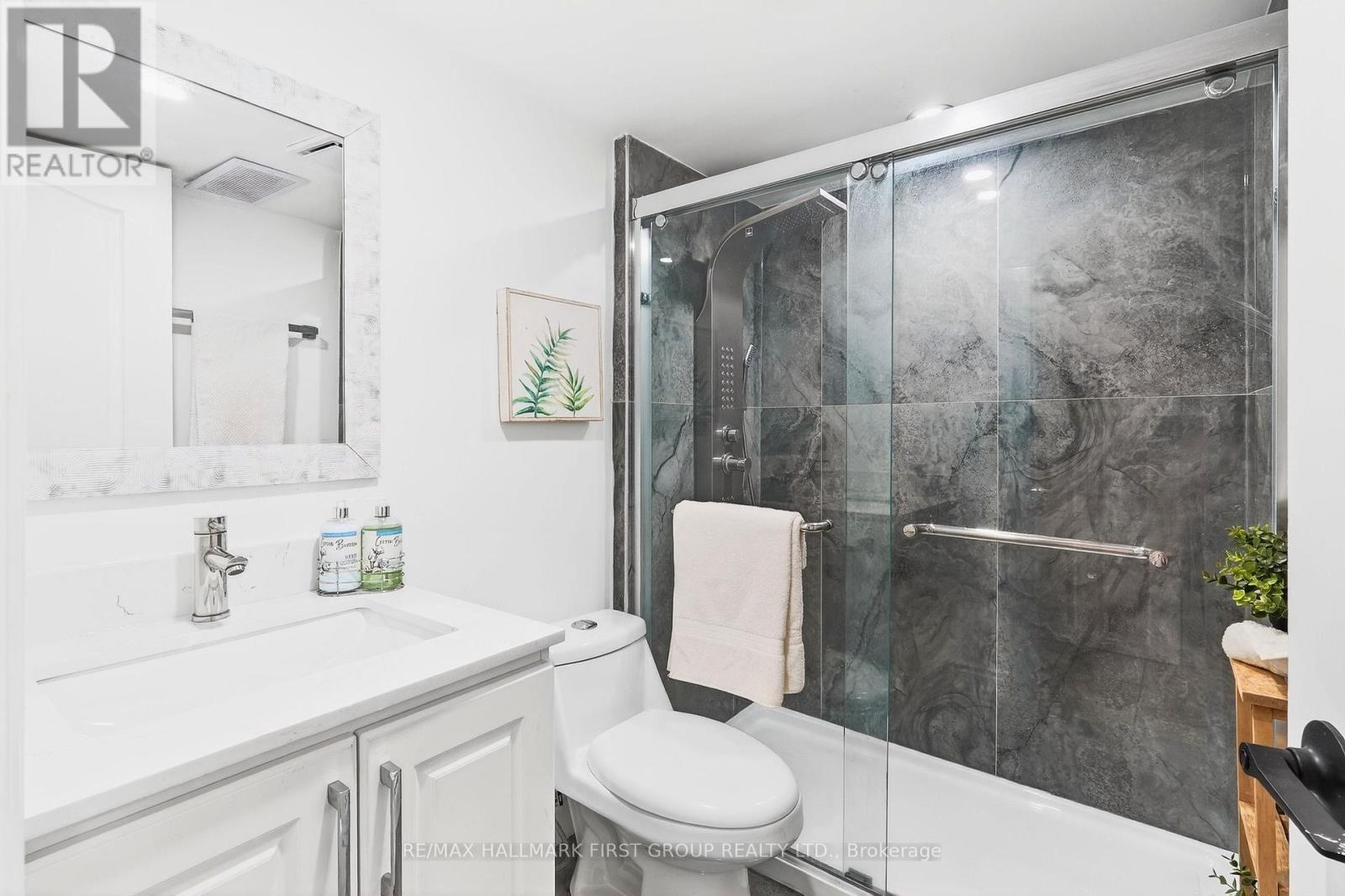 16 Archer Street, Toronto, ON - Indoor Photo Showing Bathroom