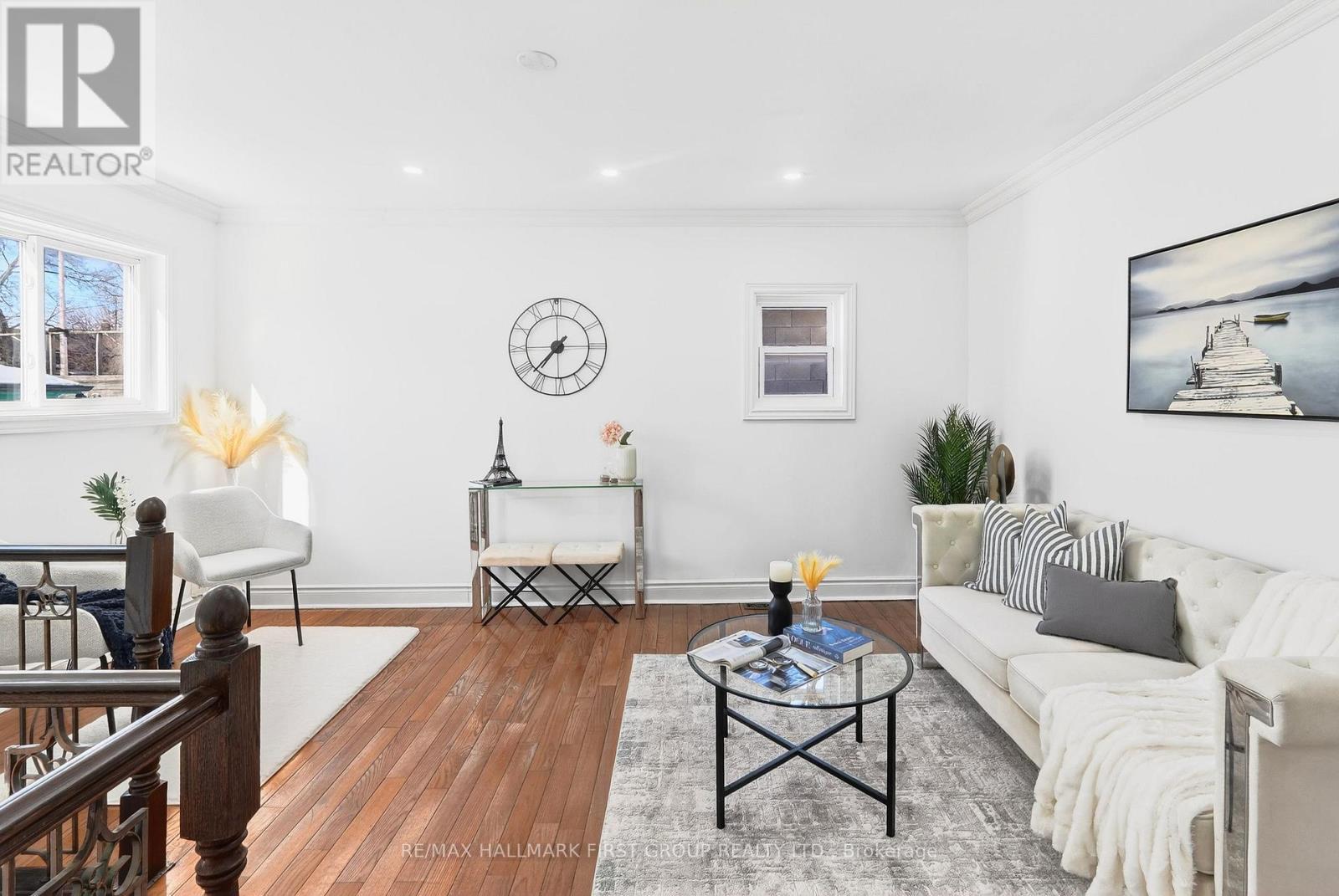 16 Archer Street, Toronto, ON - Indoor Photo Showing Living Room