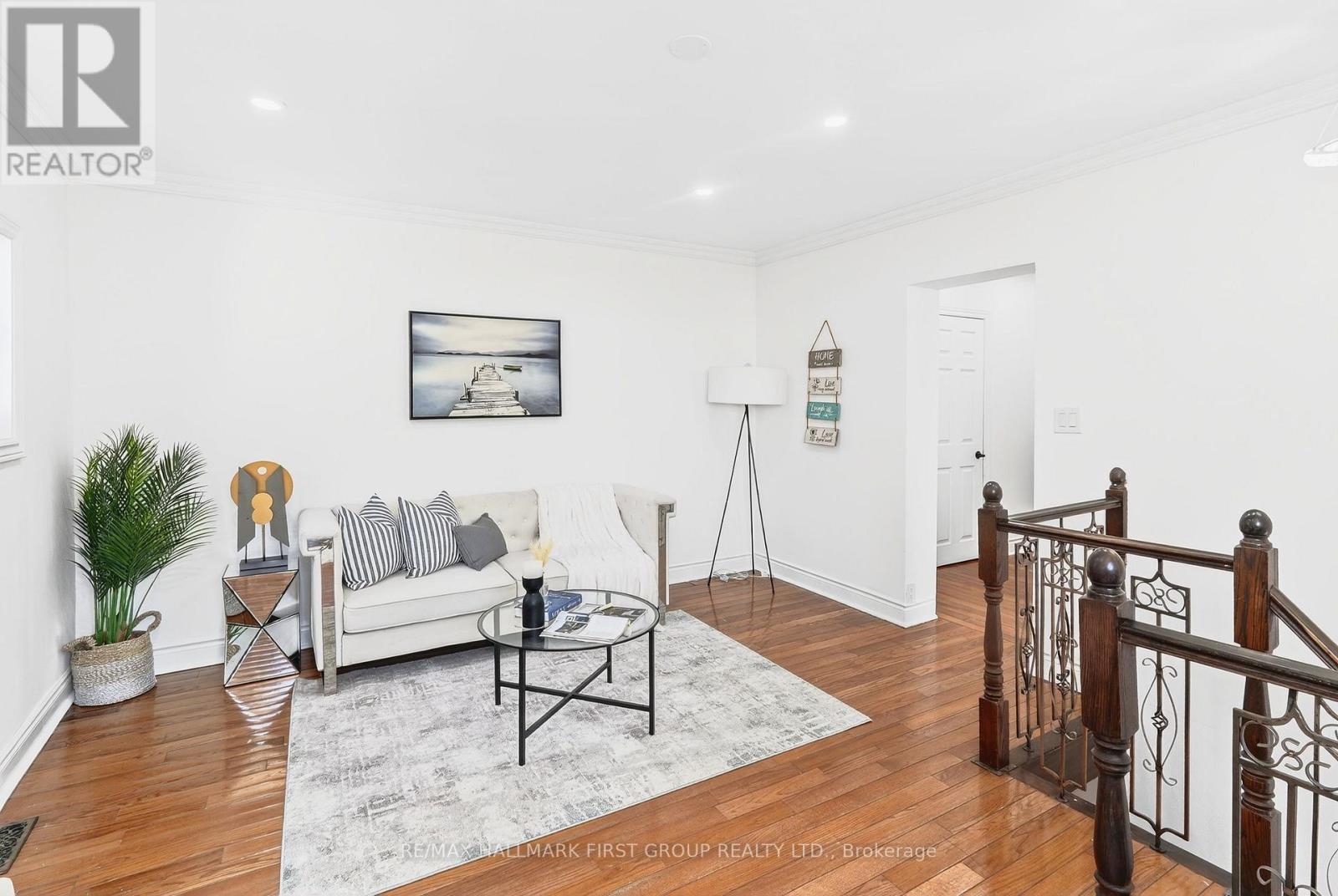 16 Archer Street, Toronto, ON - Indoor Photo Showing Living Room