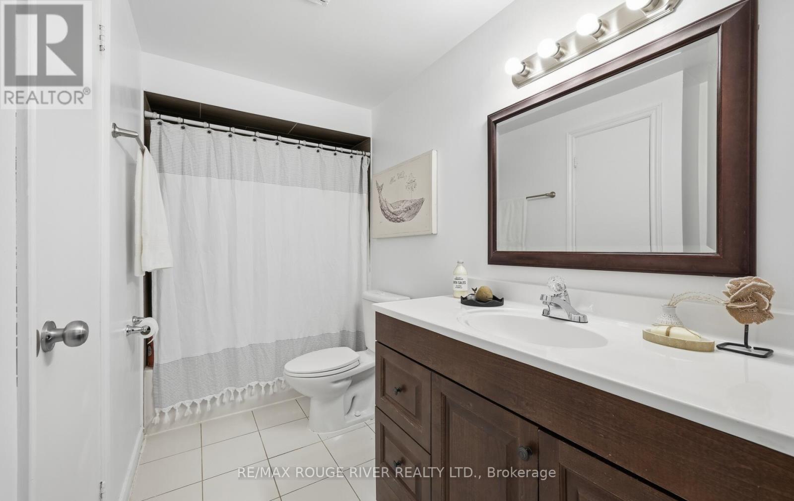 1201 Charlotte Circle, Pickering, ON - Indoor Photo Showing Bathroom
