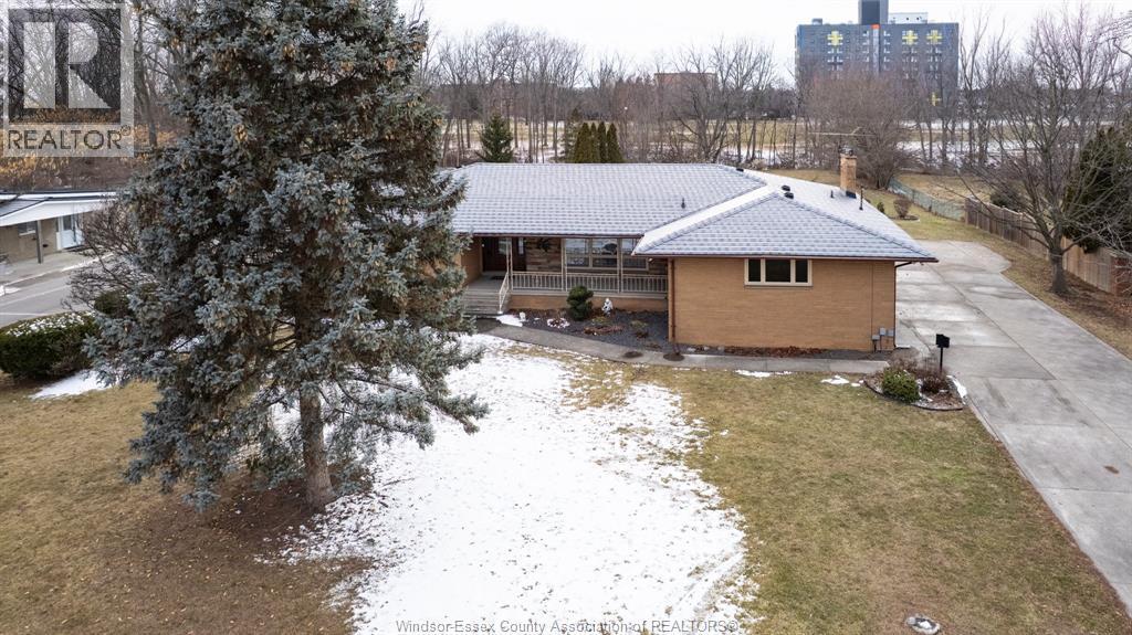 3071 Lauzon Road, Windsor, ON - Outdoor