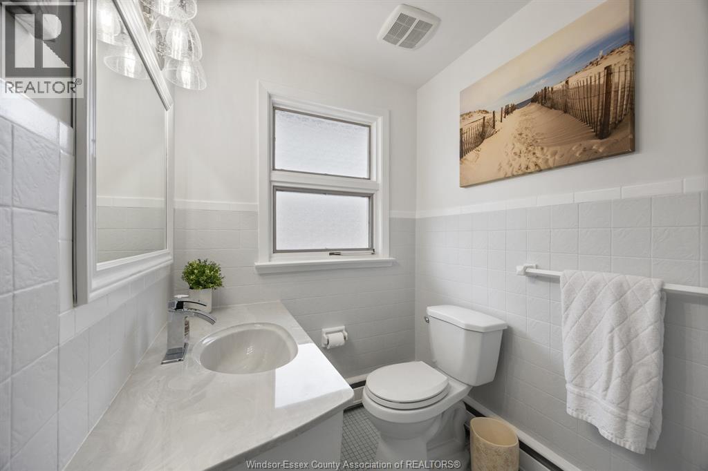 3071 Lauzon Road, Windsor, ON - Indoor Photo Showing Bathroom