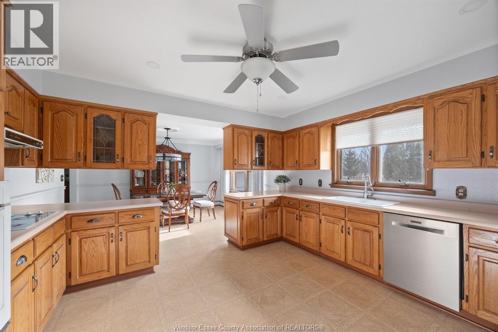 3071 Lauzon Road, Windsor, ON - Indoor Photo Showing Kitchen