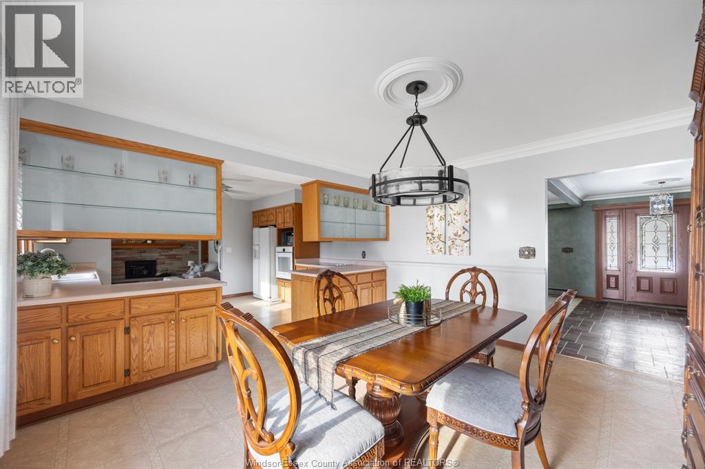 3071 Lauzon Road, Windsor, ON - Indoor Photo Showing Dining Room