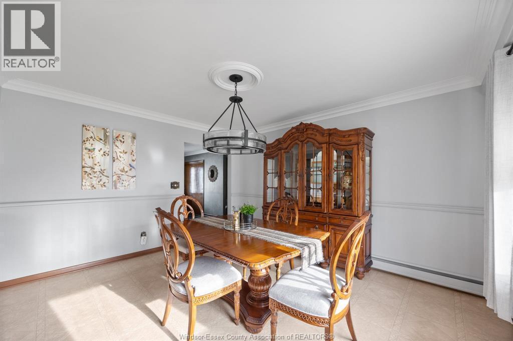 3071 Lauzon Road, Windsor, ON - Indoor Photo Showing Dining Room