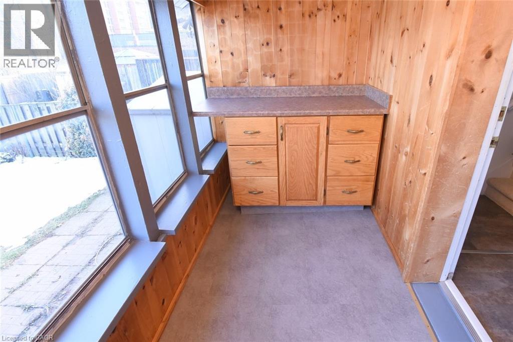 Enclosed Porch - 261 Prospect Street S, Hamilton, ON - Indoor Photo Showing Other Room