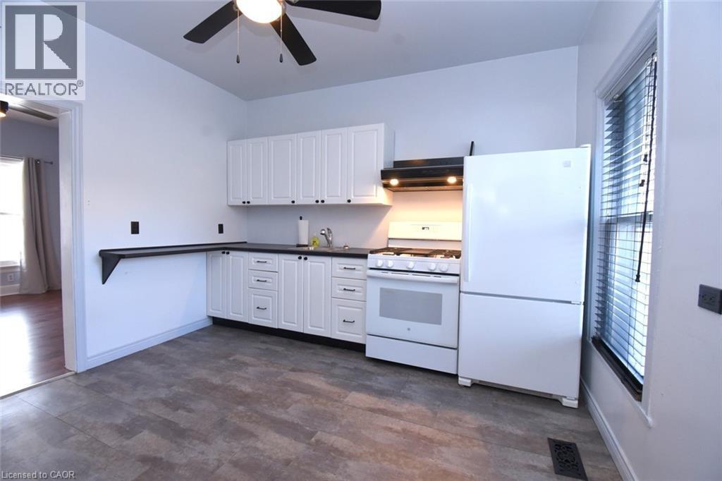 261 Prospect Street S, Hamilton, ON - Indoor Photo Showing Kitchen