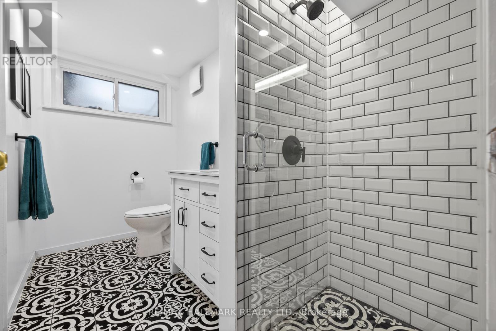 23 Acton Avenue, Toronto, ON - Indoor Photo Showing Bathroom