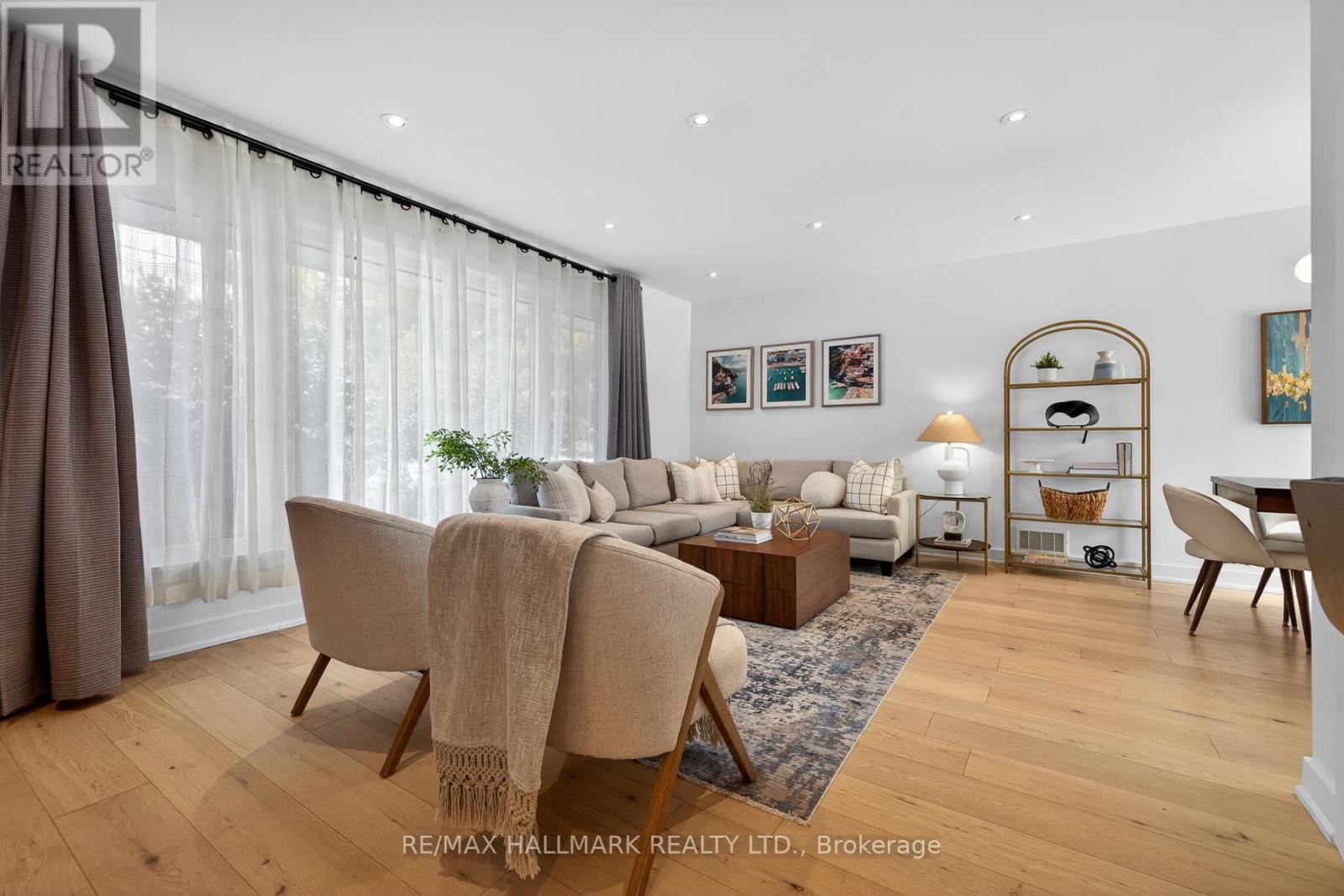 23 Acton Avenue, Toronto, ON - Indoor Photo Showing Living Room