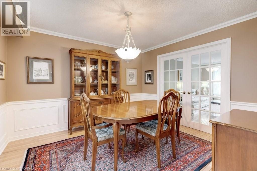 2251 Mansfield Drive, Burlington, ON - Indoor Photo Showing Dining Room