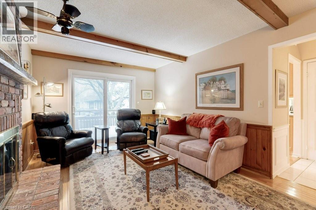 2251 Mansfield Drive, Burlington, ON - Indoor Photo Showing Living Room
