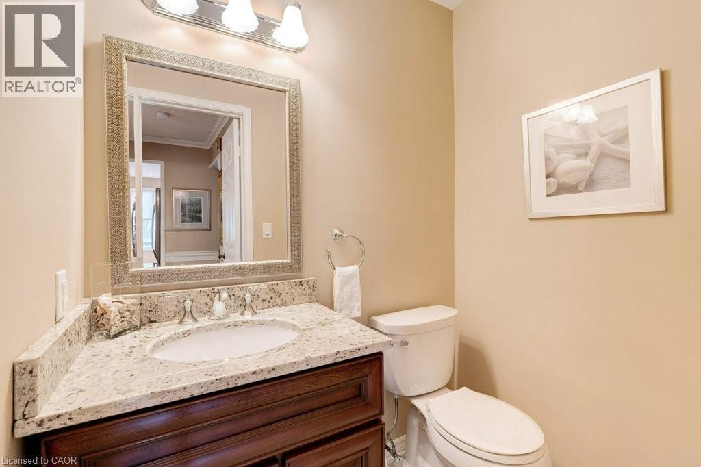 2251 Mansfield Drive, Burlington, ON - Indoor Photo Showing Bathroom