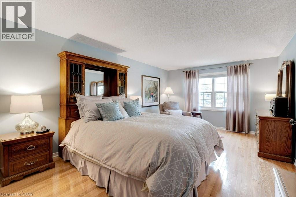 2251 Mansfield Drive, Burlington, ON - Indoor Photo Showing Bedroom