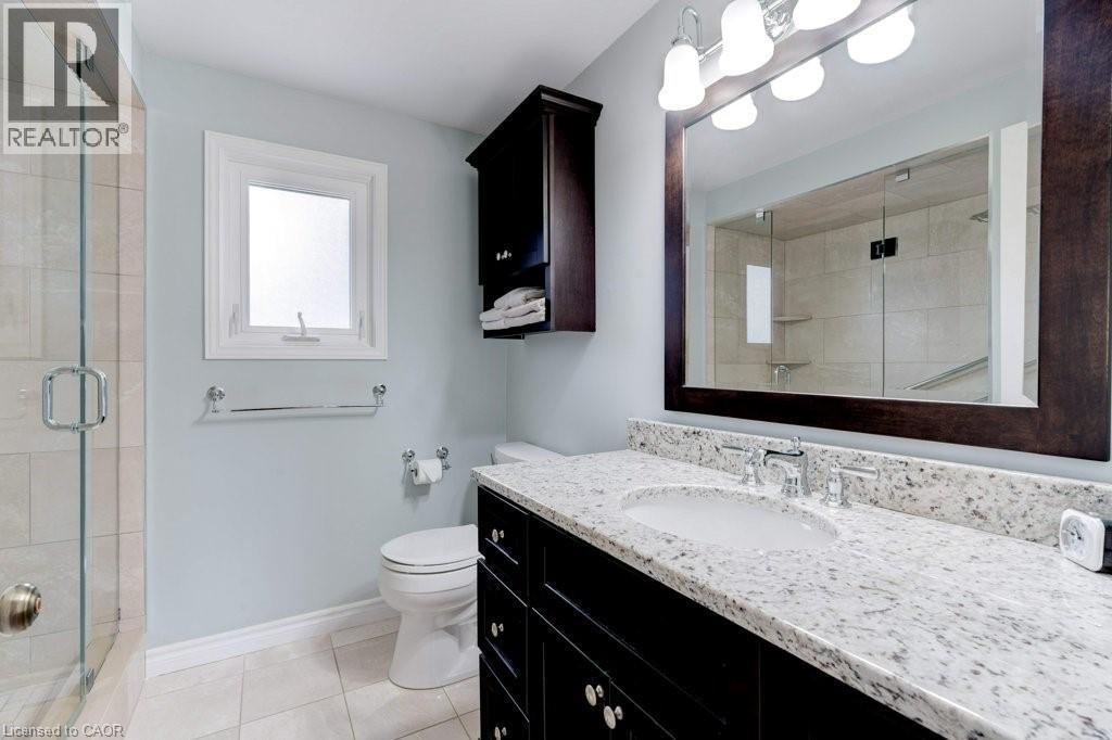 2251 Mansfield Drive, Burlington, ON - Indoor Photo Showing Bathroom