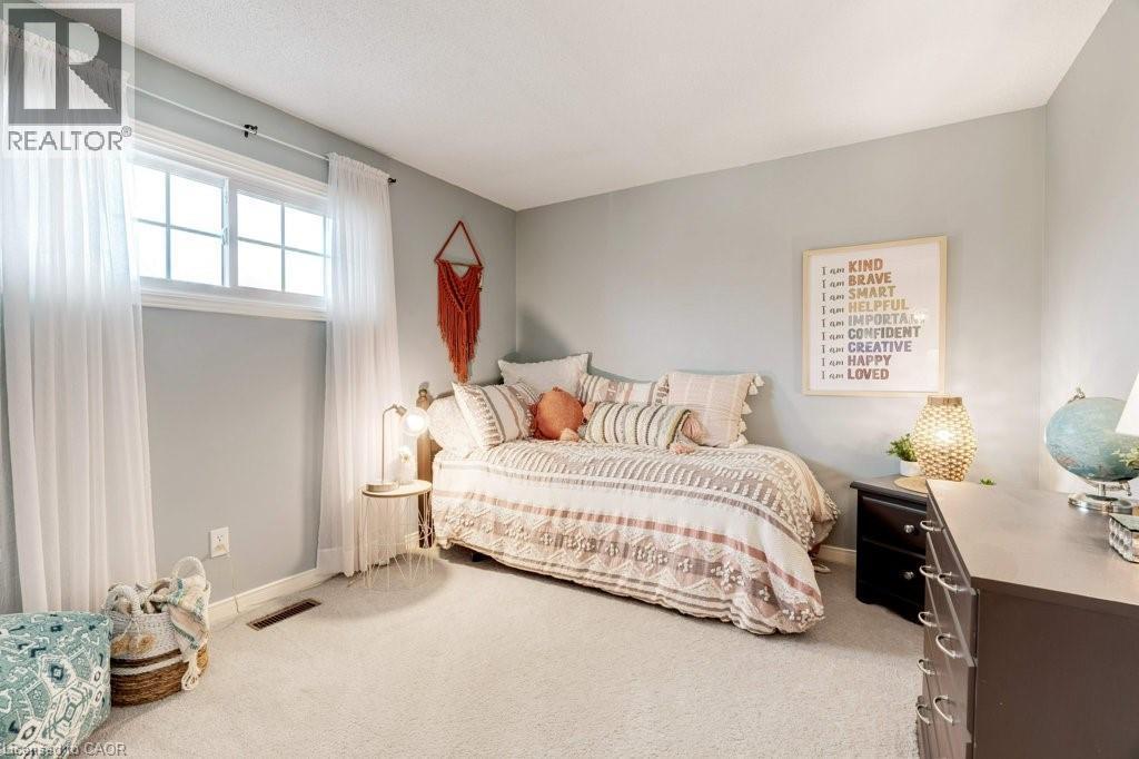 2251 Mansfield Drive, Burlington, ON - Indoor Photo Showing Bedroom