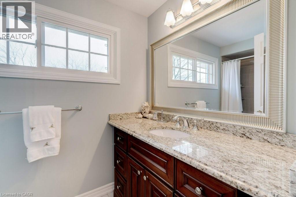 2251 Mansfield Drive, Burlington, ON - Indoor Photo Showing Bathroom