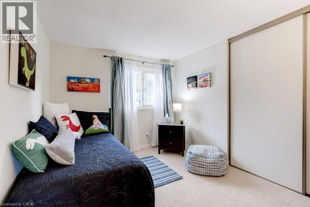 2251 Mansfield Drive, Burlington, ON - Indoor Photo Showing Bedroom