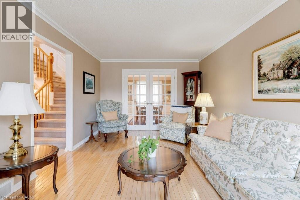 2251 Mansfield Drive, Burlington, ON - Indoor Photo Showing Living Room