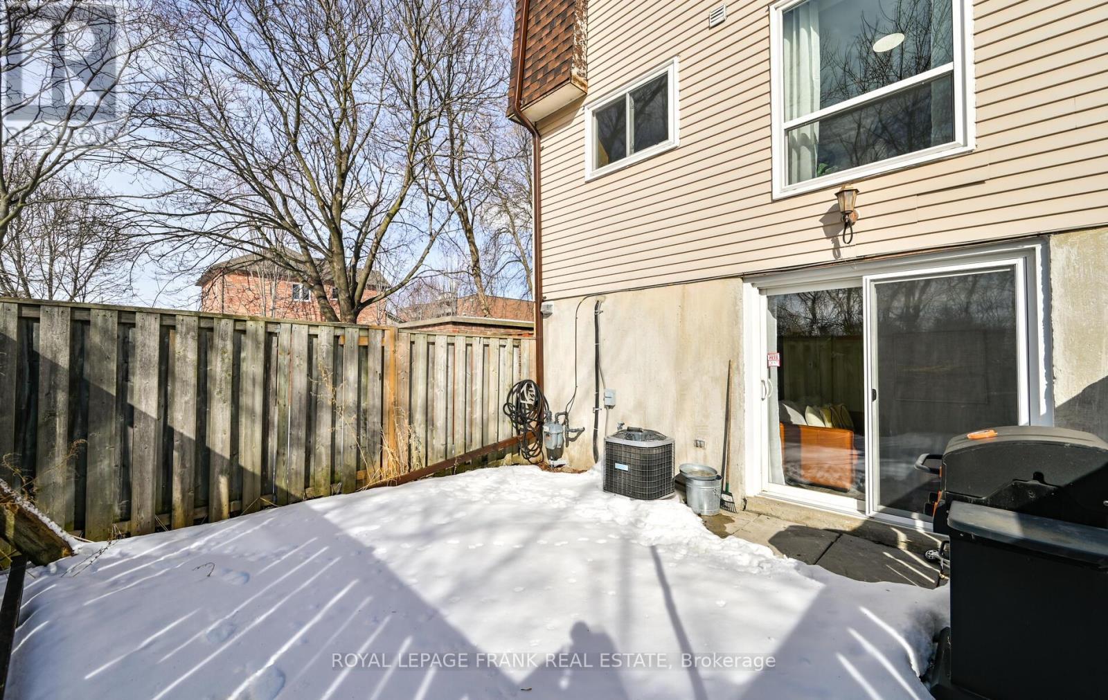 19 - 222 Pearson Street, Oshawa (O'Neill), ON - Outdoor