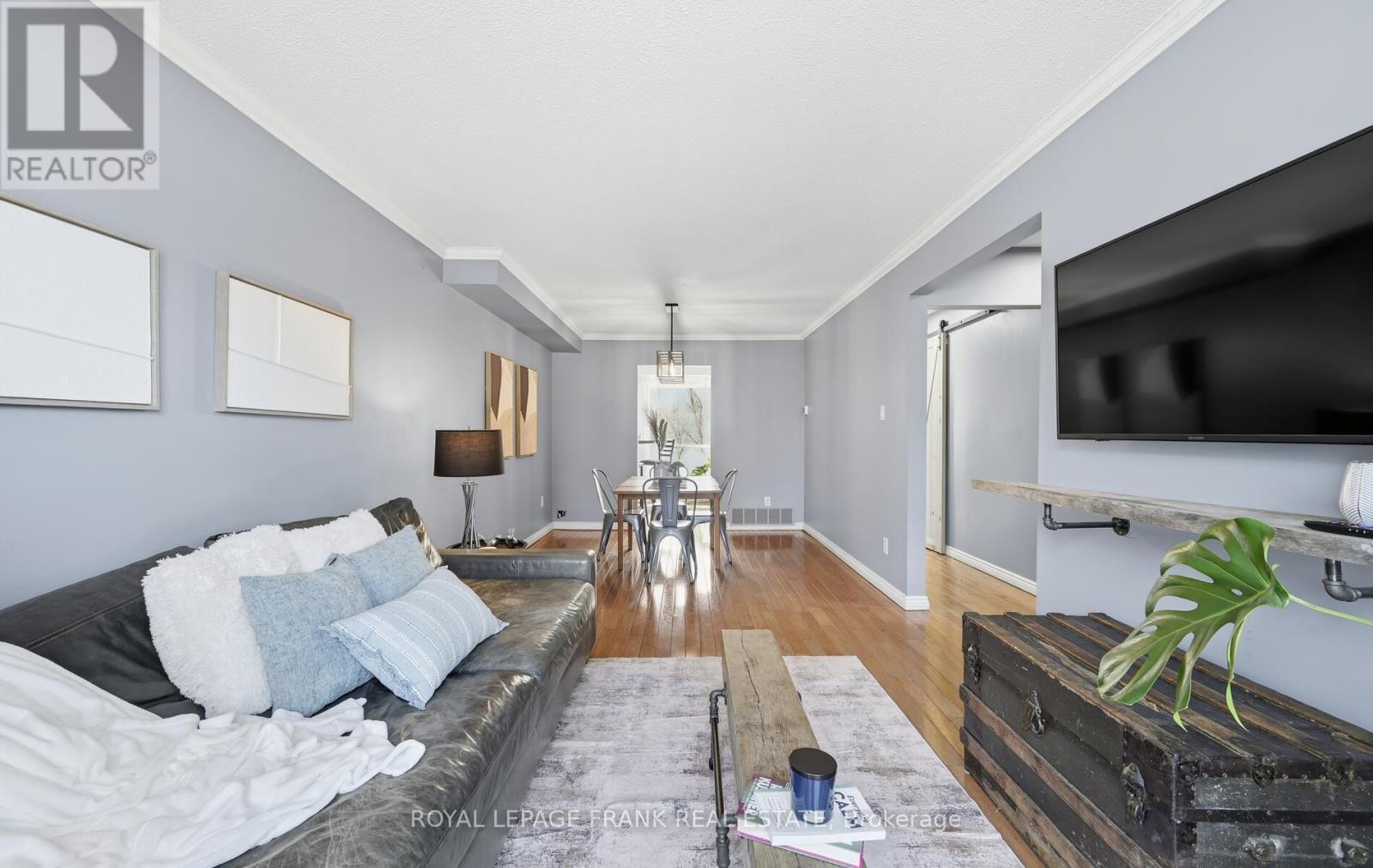 19 - 222 Pearson Street, Oshawa (O'Neill), ON - Indoor Photo Showing Living Room