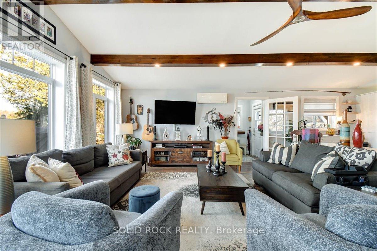 49 Cooke Armstrong Road, Quinte West (Sidney Ward), ON - Indoor Photo Showing Living Room