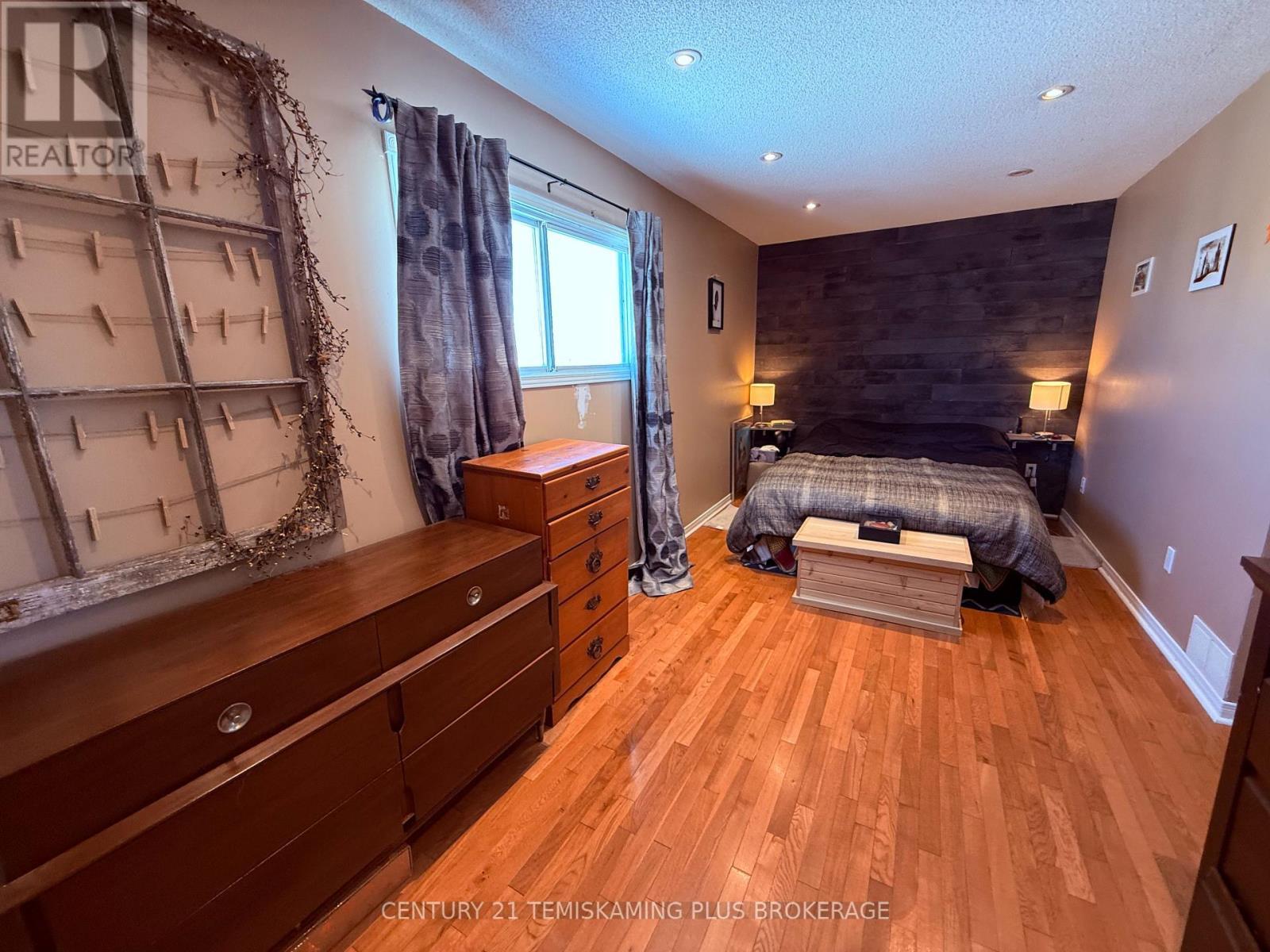 60 Woods Street, Kirkland Lake (Kl & Area), ON - Indoor Photo Showing Bedroom