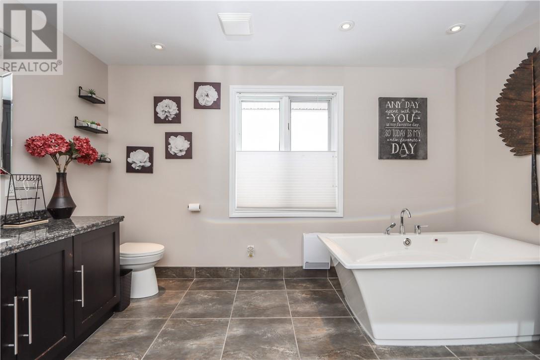 81 Forestdale Drive, Sudbury, ON - Indoor Photo Showing Bathroom